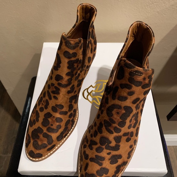 Beast BRAND NEW, IN BOX Cheetah BOOTIES - Picture 3 of 8